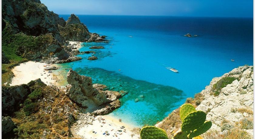 Hotel Gullo Capo Vaticano Ricadi Esterno foto